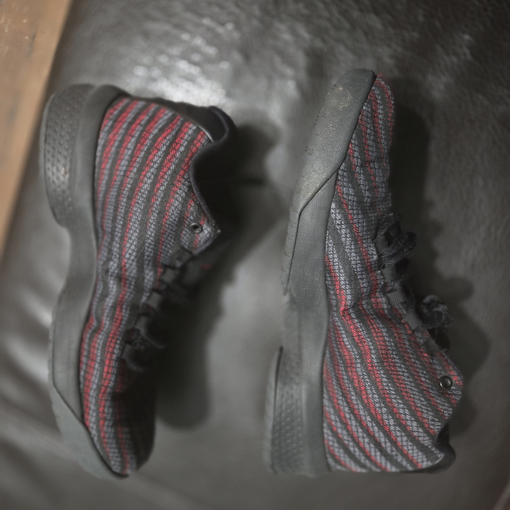 Nike Kids Sneakers - Black and Red Stripes - Picture 5 of 11